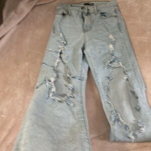 Front Super distressed jeans